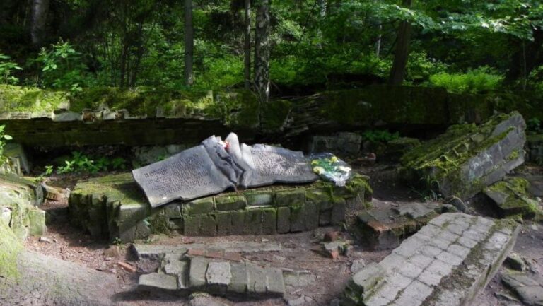 Gdansk Wolfs Lair with St. Lipka and Mamerki Private Guided - Exploring the Wolfs Lair: What You Can Expect