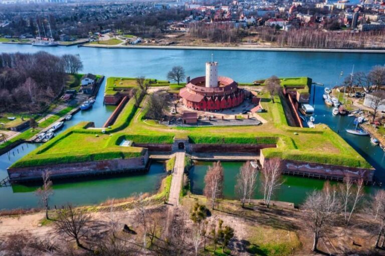 Gdask-Sopot: Private Cruise with a Glass of Prosecco - Who Will Love This Experience?