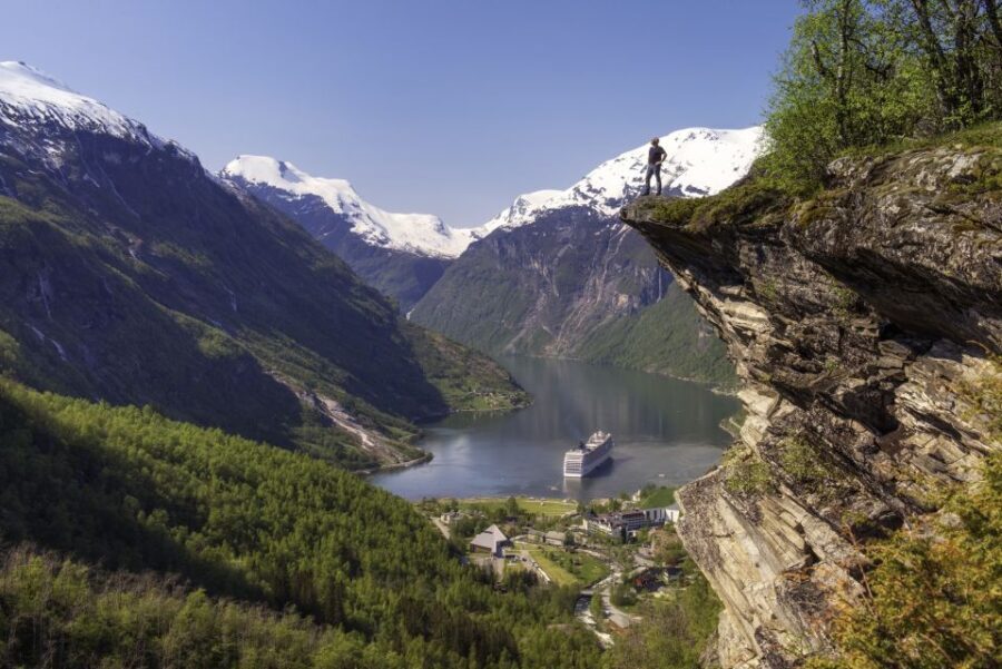 Geiranger: Bus Tour with Multilingual Audio Guide - Who Will Love This Tour?