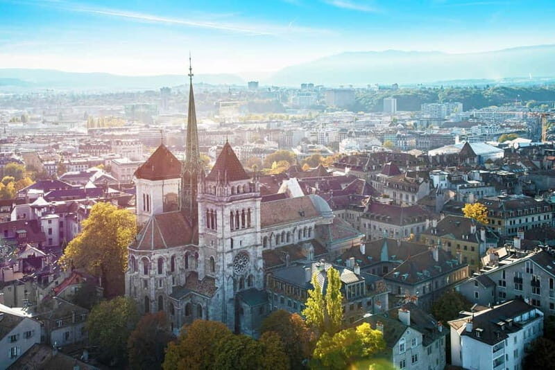 Geneva: Whispers of the Old Town Walking Tour with Apéritif - Exploring Geneva’s Old Town: A Treasure Trove of Stories