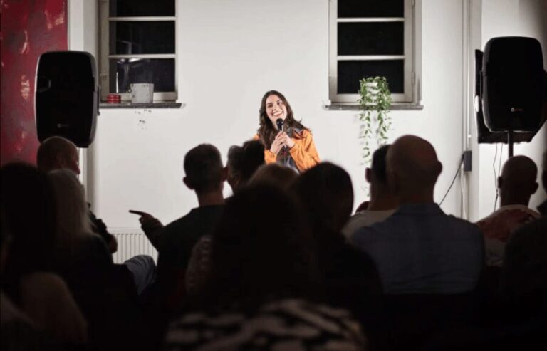 GET UP Comedy in Hamburg - Life is too short not to laugh! - What To Expect During the Shows