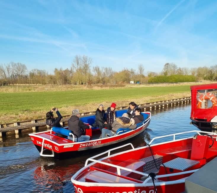 Giethoorn: Boat Rental 2,5 hour 1-8 persons - The Experience in Practice