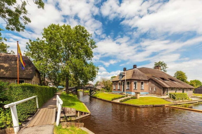 Giethoorn: Canal Cruise & lake Tour & Sightseeing Village - Why This Tour Works Well