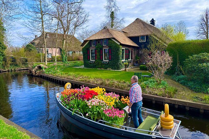 Giethoorn Roundtrip Transport with Optional Guided Canal Cruise - Getting There and Timing