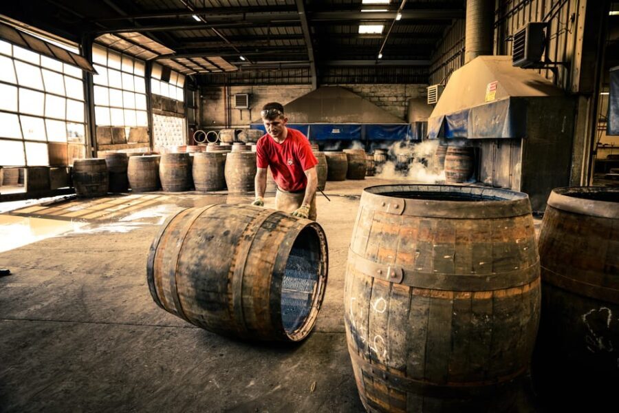 Glasgow :Go Drinking whisky with a Scotsman. - Who Would Appreciate This Tour Most?