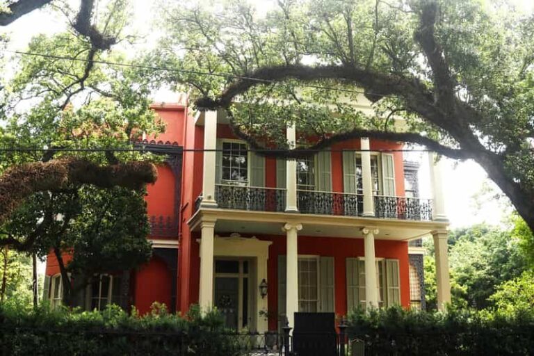 Gossip & Grandeur: A Stroll Through NOLAs Garden District - A Walk Through the Heart of the Garden District