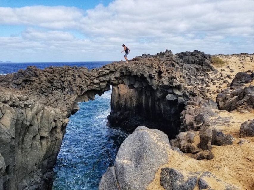Graciosa Island: Jeep Safari Playa De las Conchas - A Deep Dive into the Jeep Safari: What You Can Expect