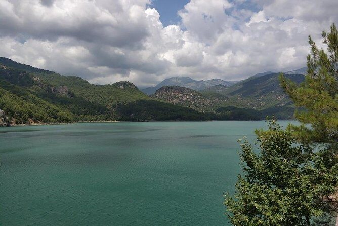 Green Canyon Magic: Scenic Boat Tour for Nature Lovers - The Boat Trip: Cruising Through Emerald Water
