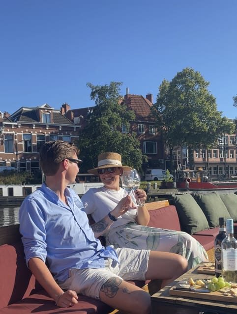Groningen: Evening Cheese and Wine cruise - Highlights Along the Route