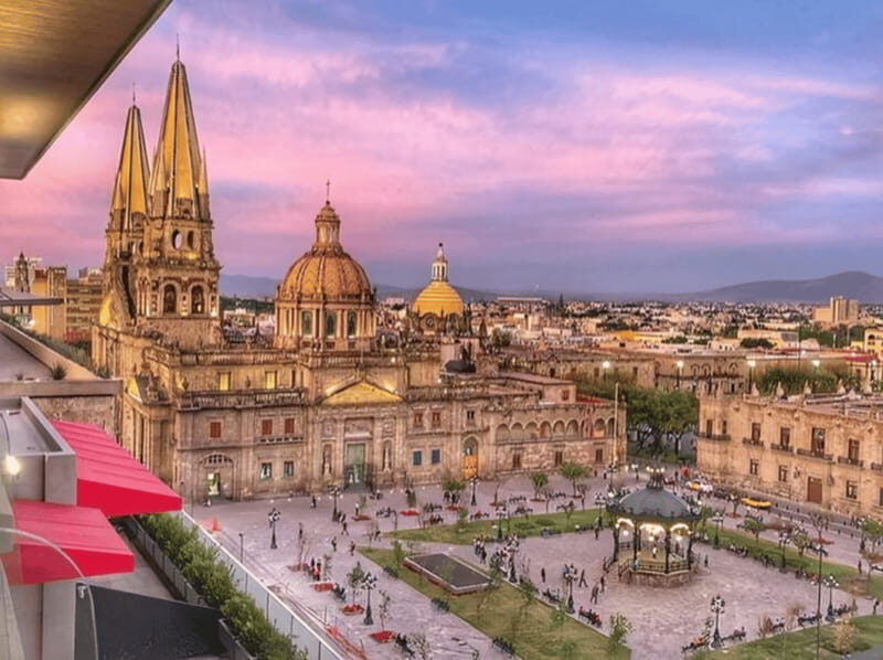 Guadalajara : Must-See Sites Walking Tour With A Guide - Why This Tour Offers Excellent Value