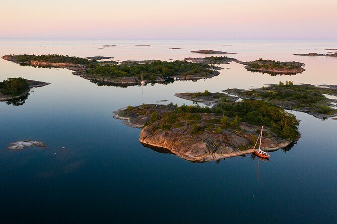 Guided 3-Day Kayak and Wildcamp Tour in Stockholm Archipelago - Day 1: Setting Out and the Joy of Paddling to Uninhabited Islands