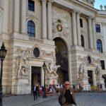 Guided city tour in Vienna: the emergence of a cosmopolitan city - Heldenplatz and War Memories