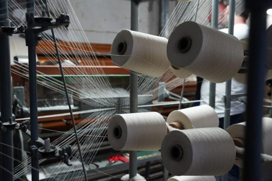 Guided tour of our textile laboratory and practical test - Analyzing the value
