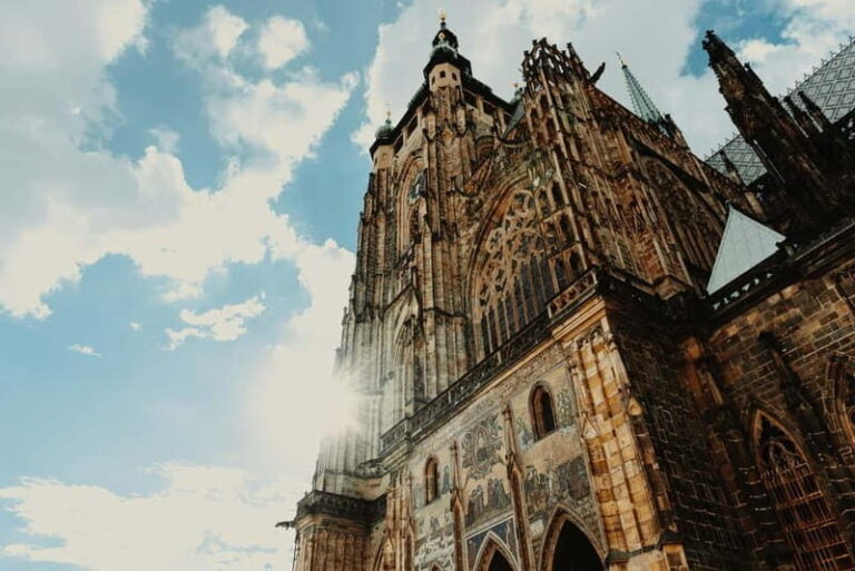 Guided Tour of Prague Castle with Ticket and Transport - Detailed Breakdown of the Tour Experience