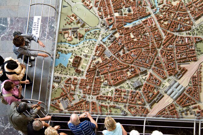 Guided tour of the New Town Hall in Hanover - The New Town Hall: A Closer Look