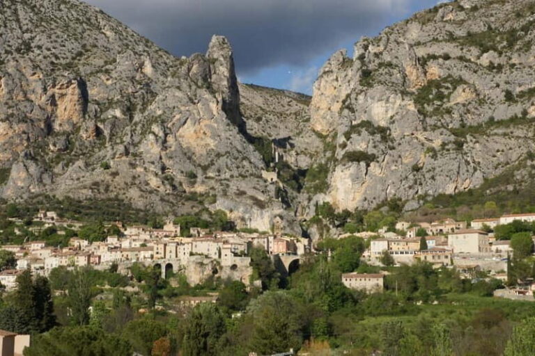Guided tour of the old town of Moustiers Sainte Marie - The Practical Side: Logistics and Considerations