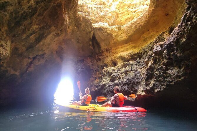 Guided tour through the caves of Benagil - In-Depth Look at the Itinerary and What to Expect