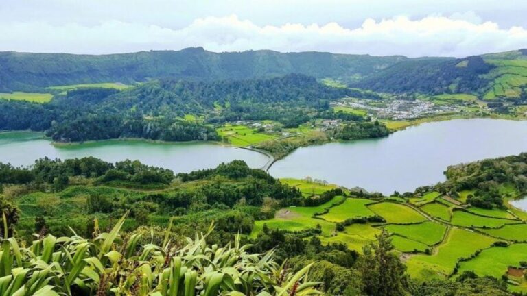 Guided Tour to the green & blue Lake of Sete Cidades - Authenticity and Value