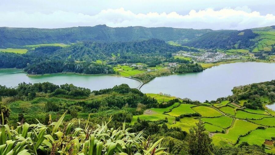 Guided Tour to the green & blue Lake of Sete Cidades - Authenticity and Value