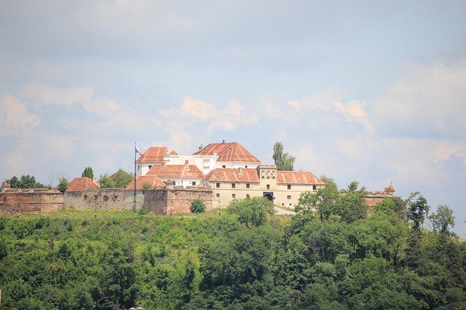 Guided visit in Spanish to the medieval center of Brasov (native Spanish guide). - Practical Details That Matter