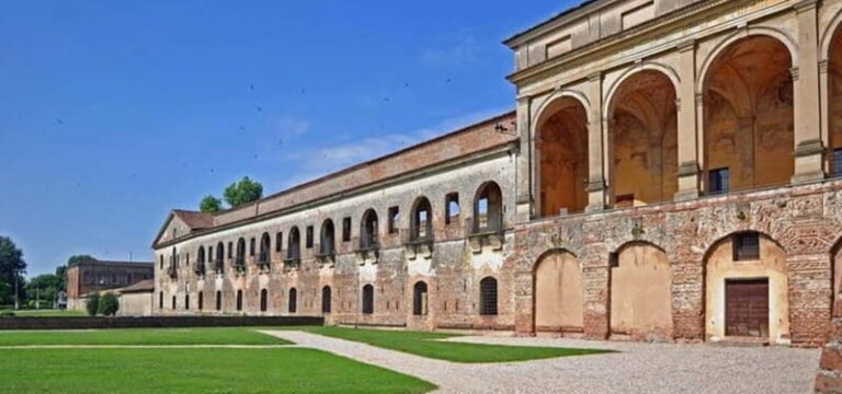 Guided visit to the Ducal Palace in Mantua - Who Will Enjoy This Tour?