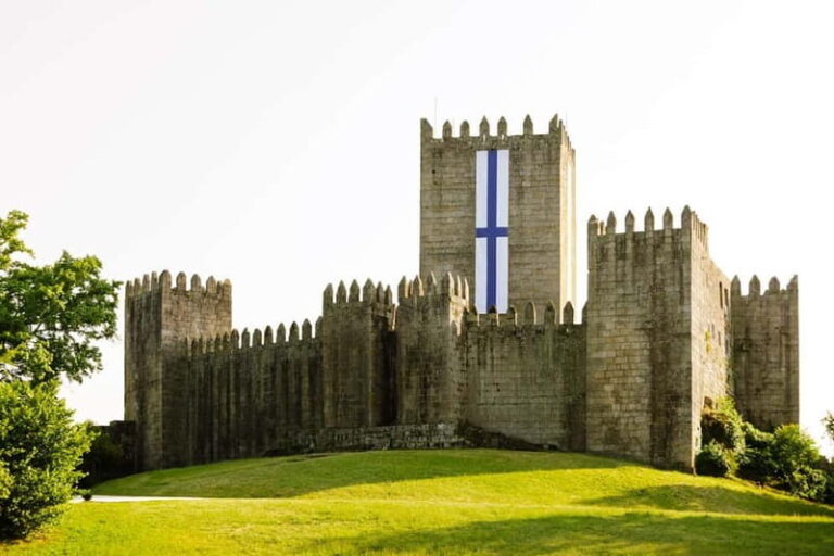 Guimarães: Highlights and Hidden Gems Walking Tour - Architectural Marvels and Hidden Corners