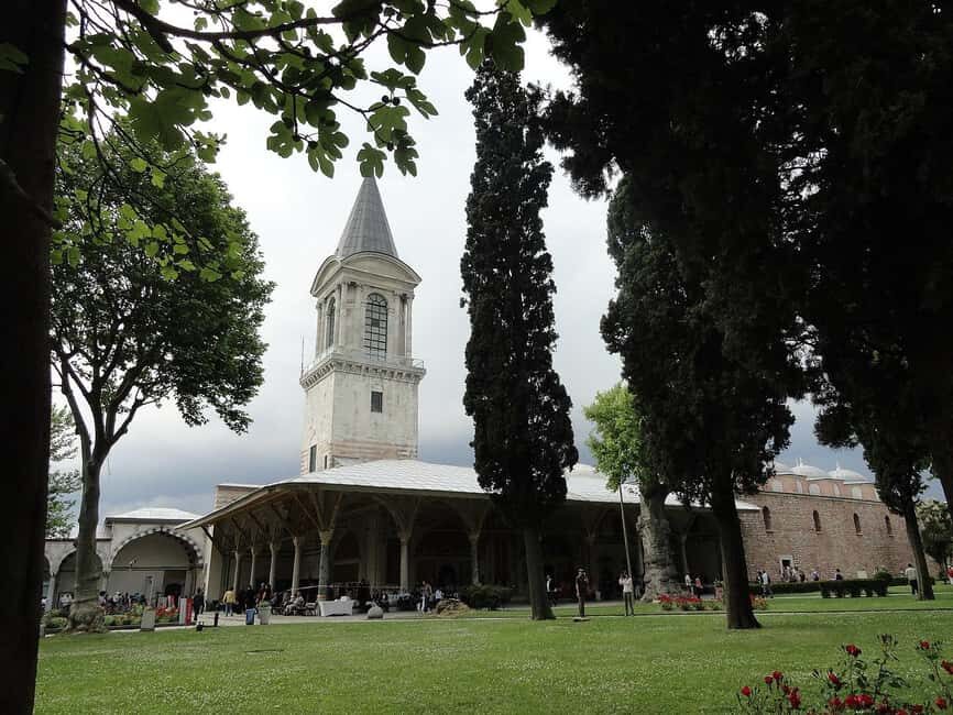 Hagia Sophia & Topkapi Palace Combo Tickets with Audio Guide - Deep Dive: What to Expect Inside