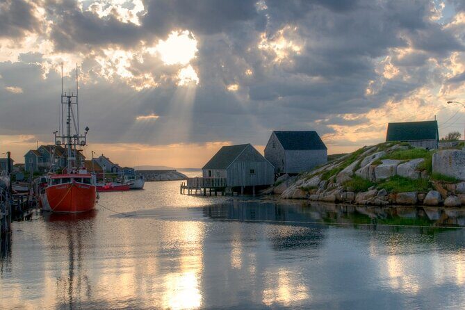 Half Day Small Group Tour in Peggy's Cove and Titanic Cemetery