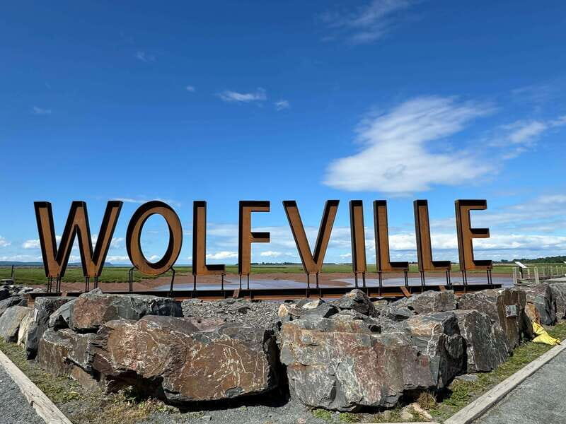 Halifax: Peggy's Cove, Lunenburg, and Annapolis Valley Tour - Transportation and Group Size