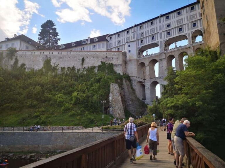 Hallstatt: Transfer to Prague via Cesky Krumlov with Tour - Who Should Consider This Tour?