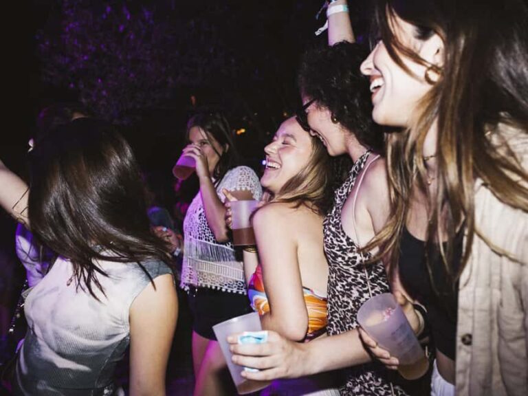 Hamburg: Bachelorette Bar & Club Tour  Champagne, Shots & Party - FAQ