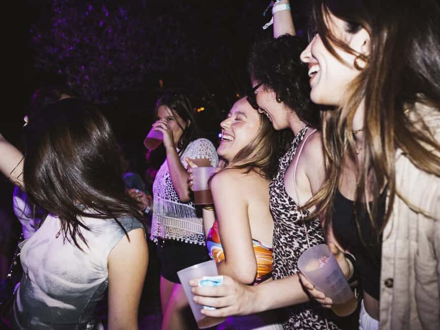 Hamburg: Bachelorette Bar & Club Tour  Champagne, Shots & Party - FAQ