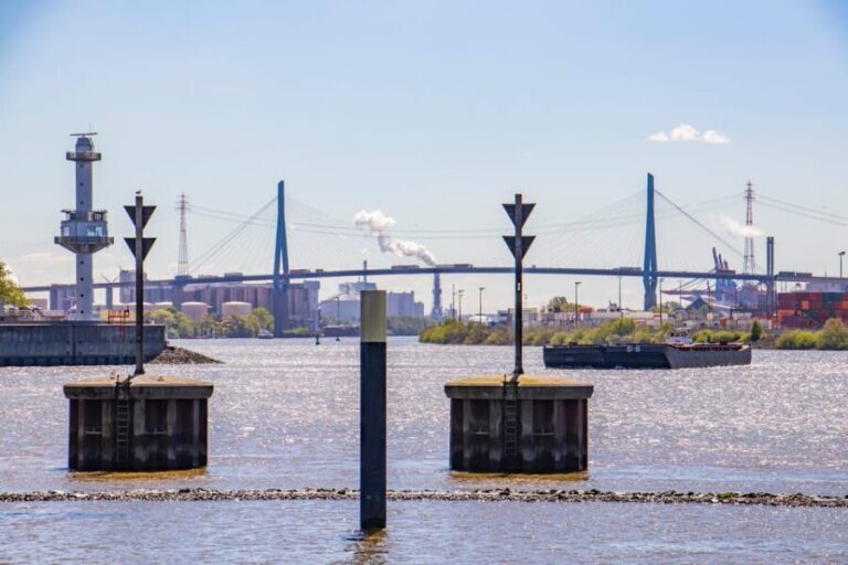 Hamburg: Capture the most Photogenic Spots with a Local - What Makes This Tour Stand Out?