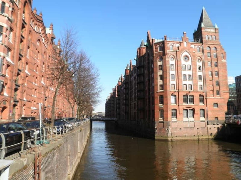 Hamburg: Exclusive Tour by Limousine with Chauffeur - An Honest Look at the Hamburg Limousine Tour