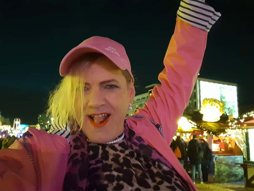 Hamburg: Private St. Pauli Night Tour with Musical Dancer - Exploring Hamburg’s St. Pauli District with a Musical Dancer Guide