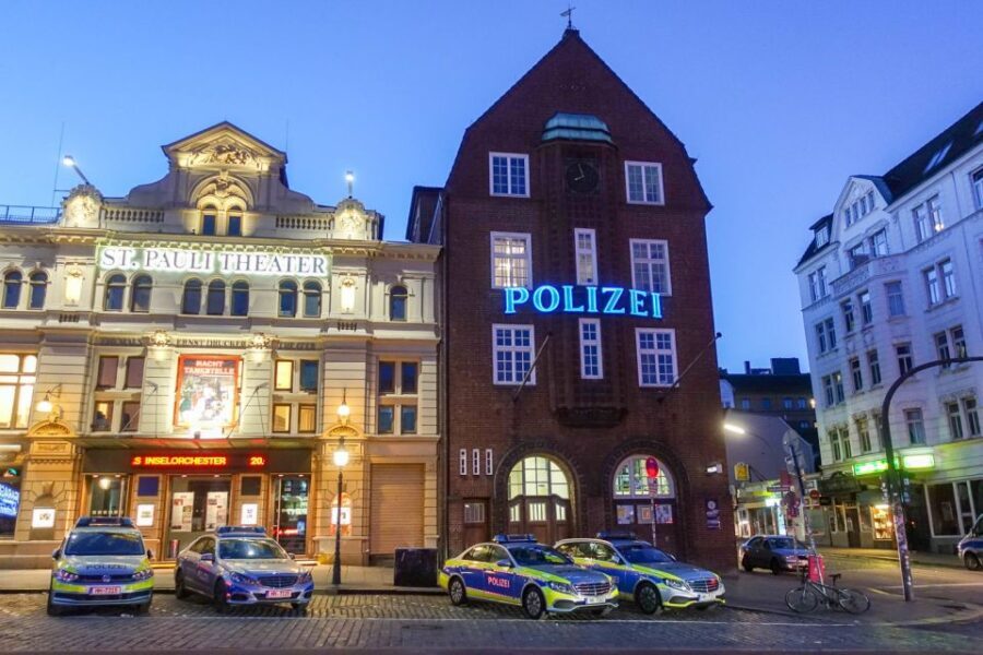 Hamburg: Reeperbahn Quickie, The Short & Sexy St. Pauli Tour - Who Should Consider This Tour?