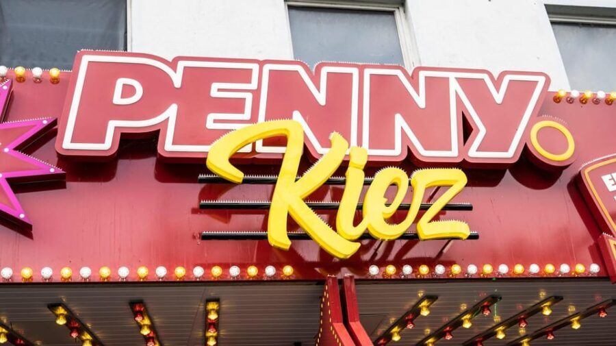 Hamburg: Reeperbahn & St. Pauli by Day - A Closer Look at the Experience