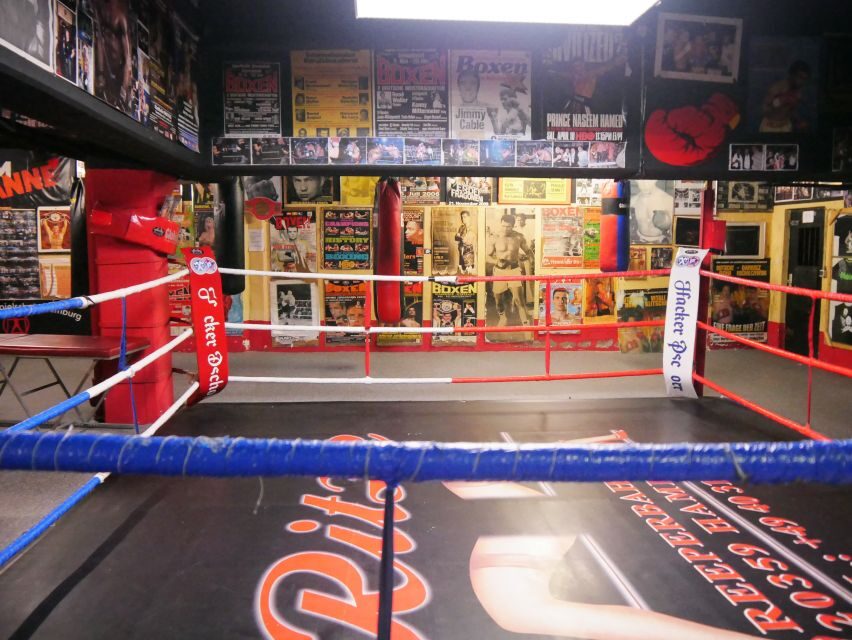 Hamburg: Reeperbahn Tour with English-Speaking Guide - Visiting Zur Ritze: More Than Just a Pub