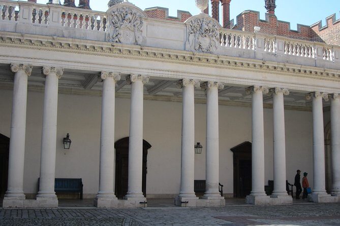 Hampton Court Palace 3hr tour: Henry VIII's & William III's intriguing Palaces - Frequently Asked Questions
