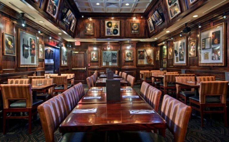 Hard Rock Cafe Meal: Niagara Falls, United States - In-Depth Breakdown of the Experience