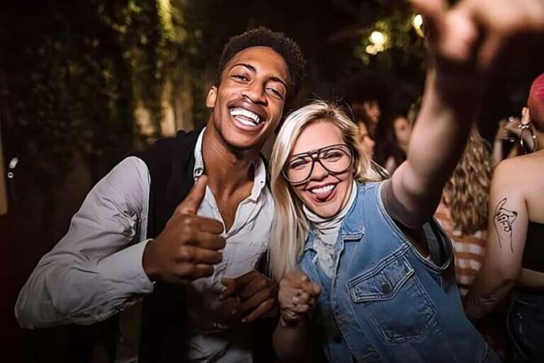 Haunted Pub Crawl & Scandalous Red Light Tour - Key Points