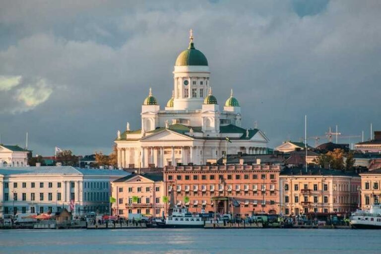 Helsinki: Architectural Highlights Guided Walking Tour - The National Library of Finland and Robert’s Coffee Jugend