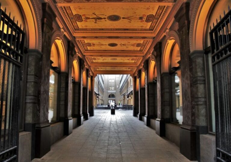 Helsinki: Express Walk with a Local in 60 minutes - The Experience: Authentic, Educational, and Fun