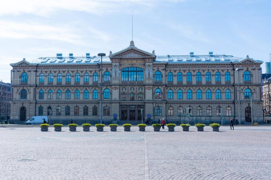 Helsinki Old Town Highlights Private Walking Tour - Detailed Breakdown of the Itinerary