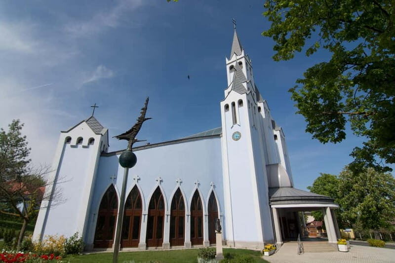 Hévíz: Majestic Sounds Organ Concert at the Blue Church - Who Will Enjoy This Experience?