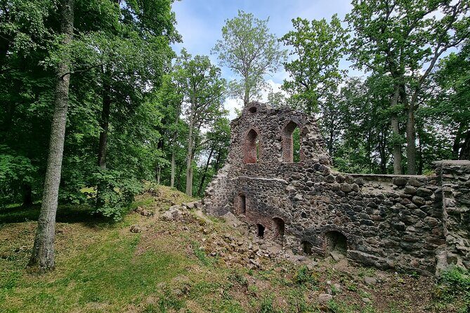 Hiking in Sigulda - the Switzerland of Latvia - Who Should Consider This Tour?