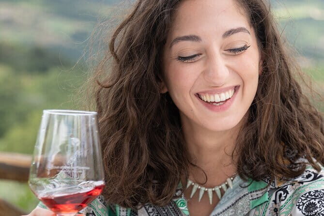 Hiking Tuscany & Chianti Wine - 3 Organic Wineries with lunch - Authenticity and Personal Touch