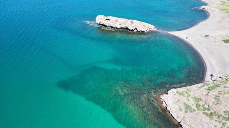 Himalaya Beach: tour of the virgin beach with crystal-clear water - Who Should Consider This Tour?