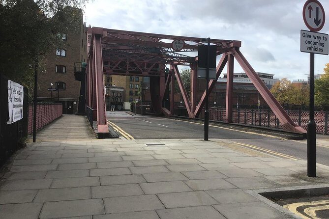 Historic walk of East Londons Wapping Docks and its famous Pubs - Who Will Enjoy This Tour?