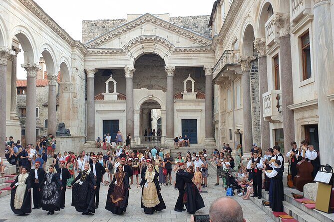 History Split Walking Tour in French -Small group - Why This Tour Offers Great Value